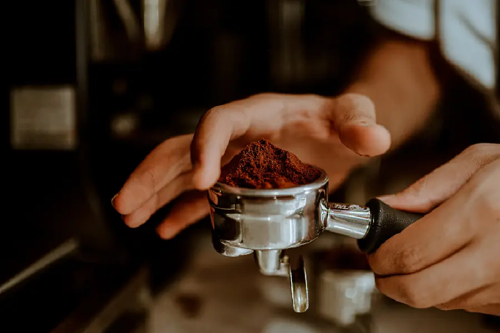 Kawa jak z kawiarni w domowym zaciszu - jaki ekspres wybrać?
